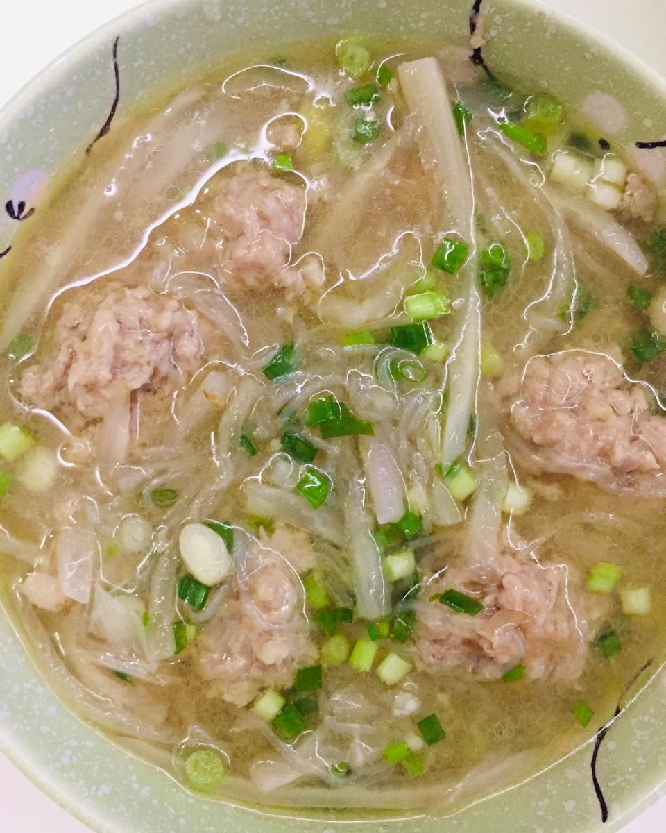 【10分钟系列】白萝卜豆腐圆子汤