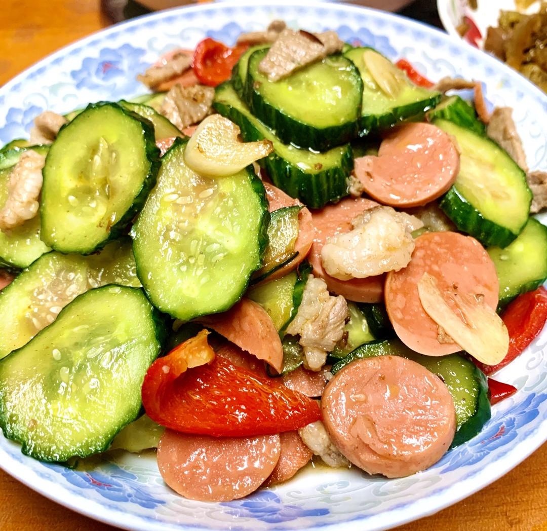 厨师长教你：“脆青瓜炒肉”的家常做法，爽脆的口感另一番感受