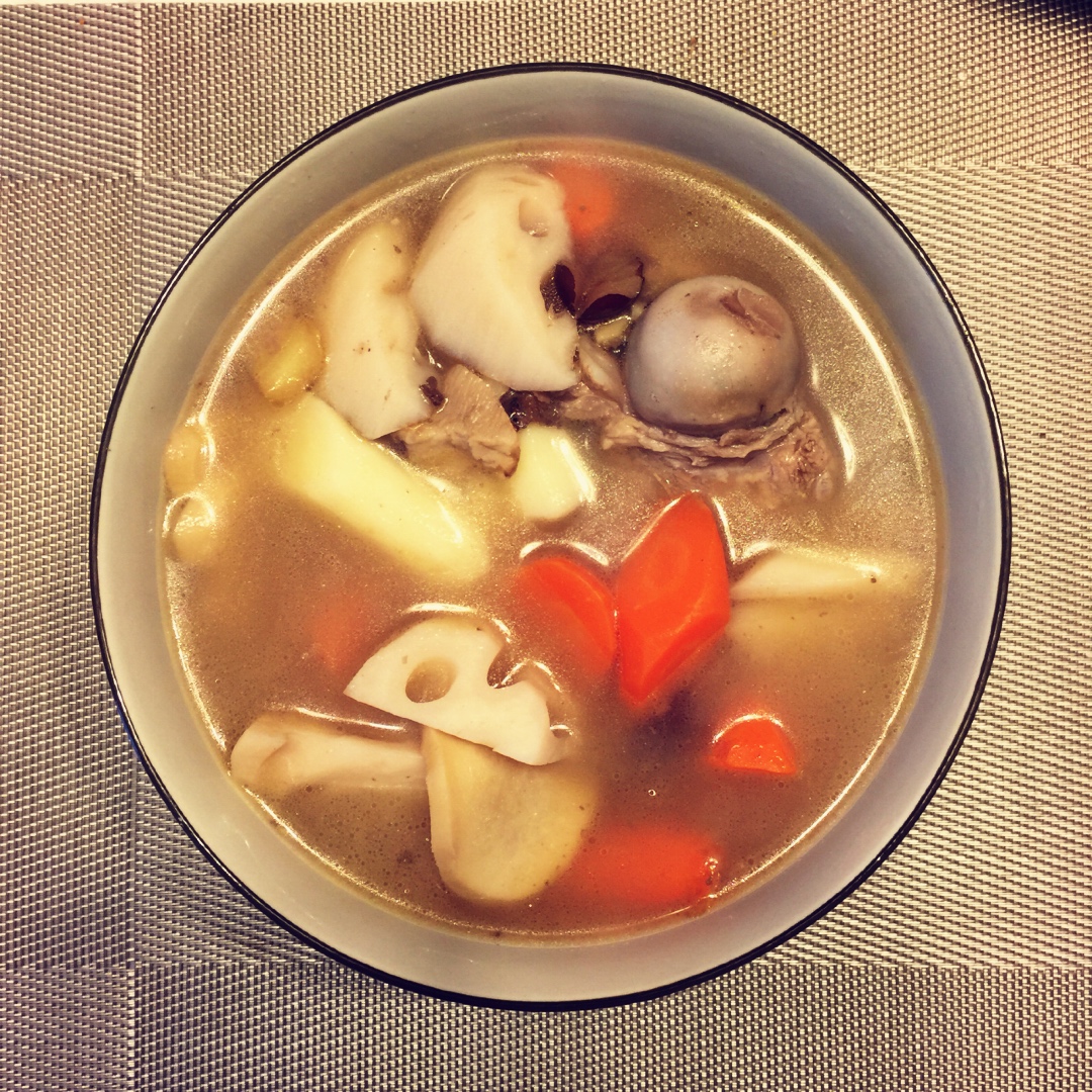 莲藕煲猪骨--粤式老火汤