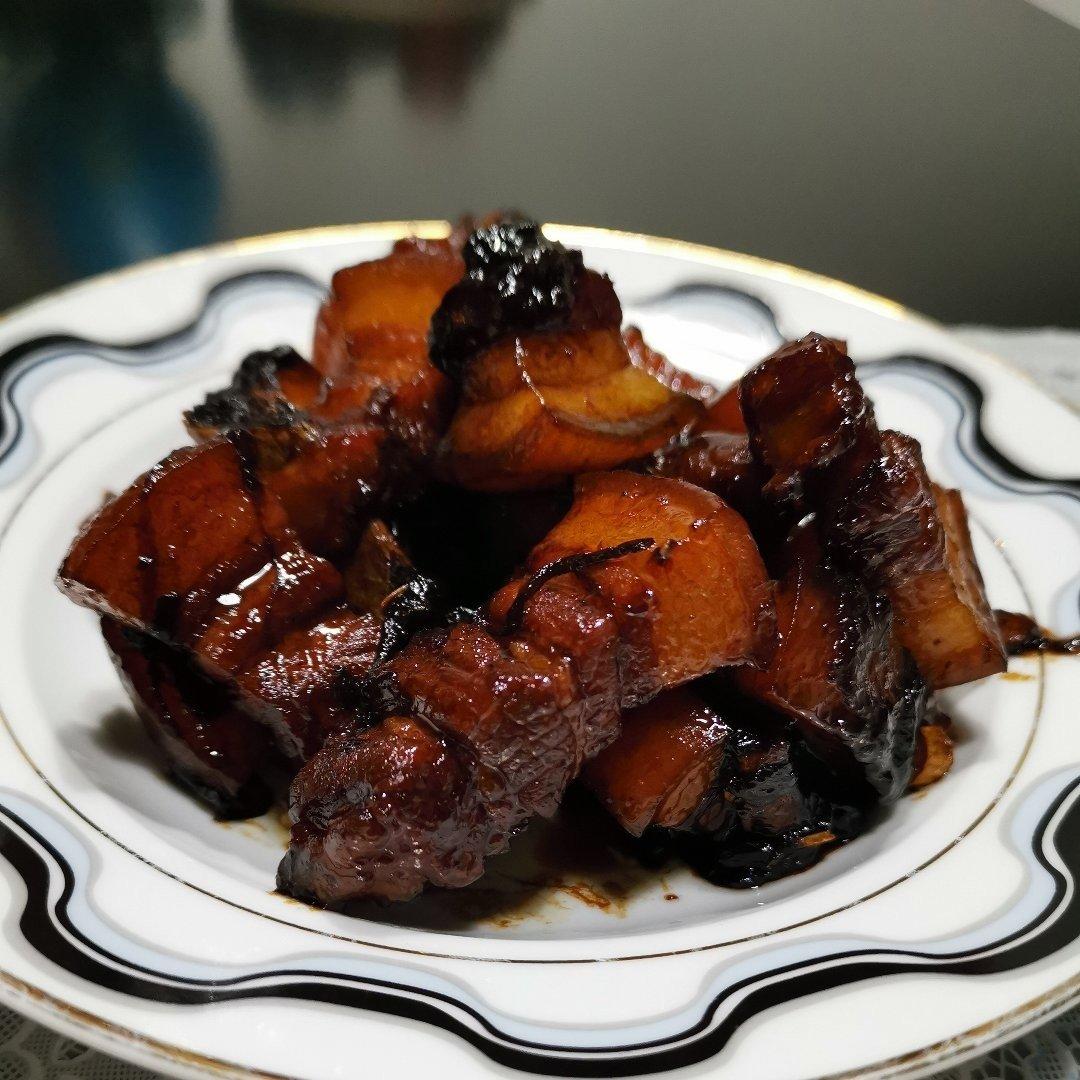 吃着碗里望着锅里的红烧肉