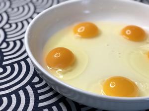 炖土鸡蛋的做法 步骤1