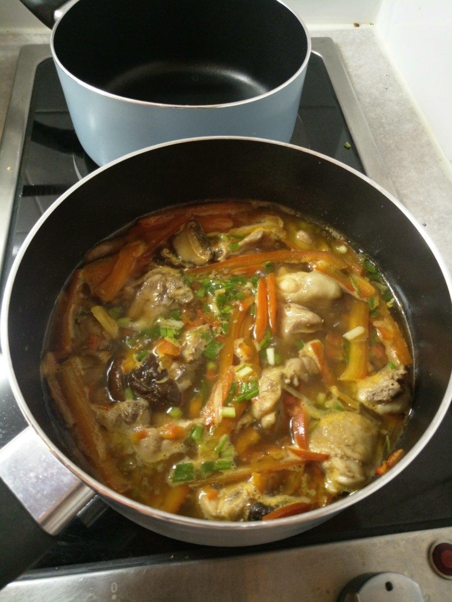 【黄焖鸡米饭】