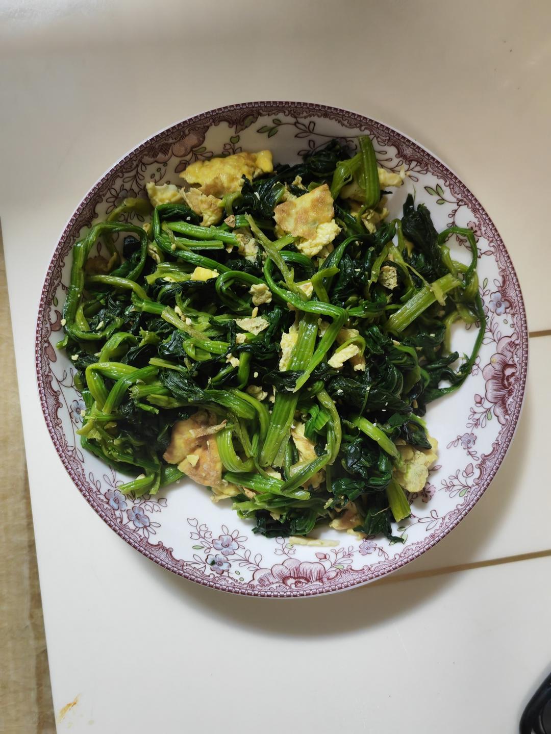 可缓解用眼疲劳的鸡蛋炒菠菜来啦