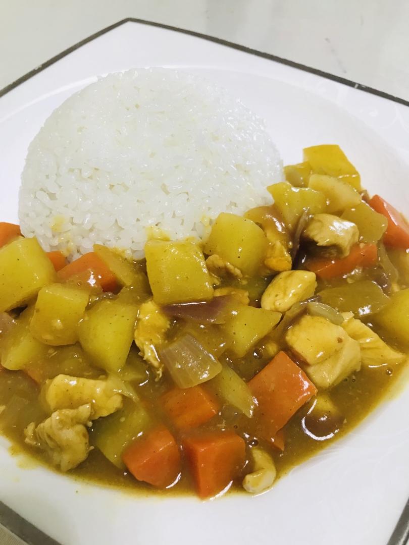 土豆咖喱鸡肉饭