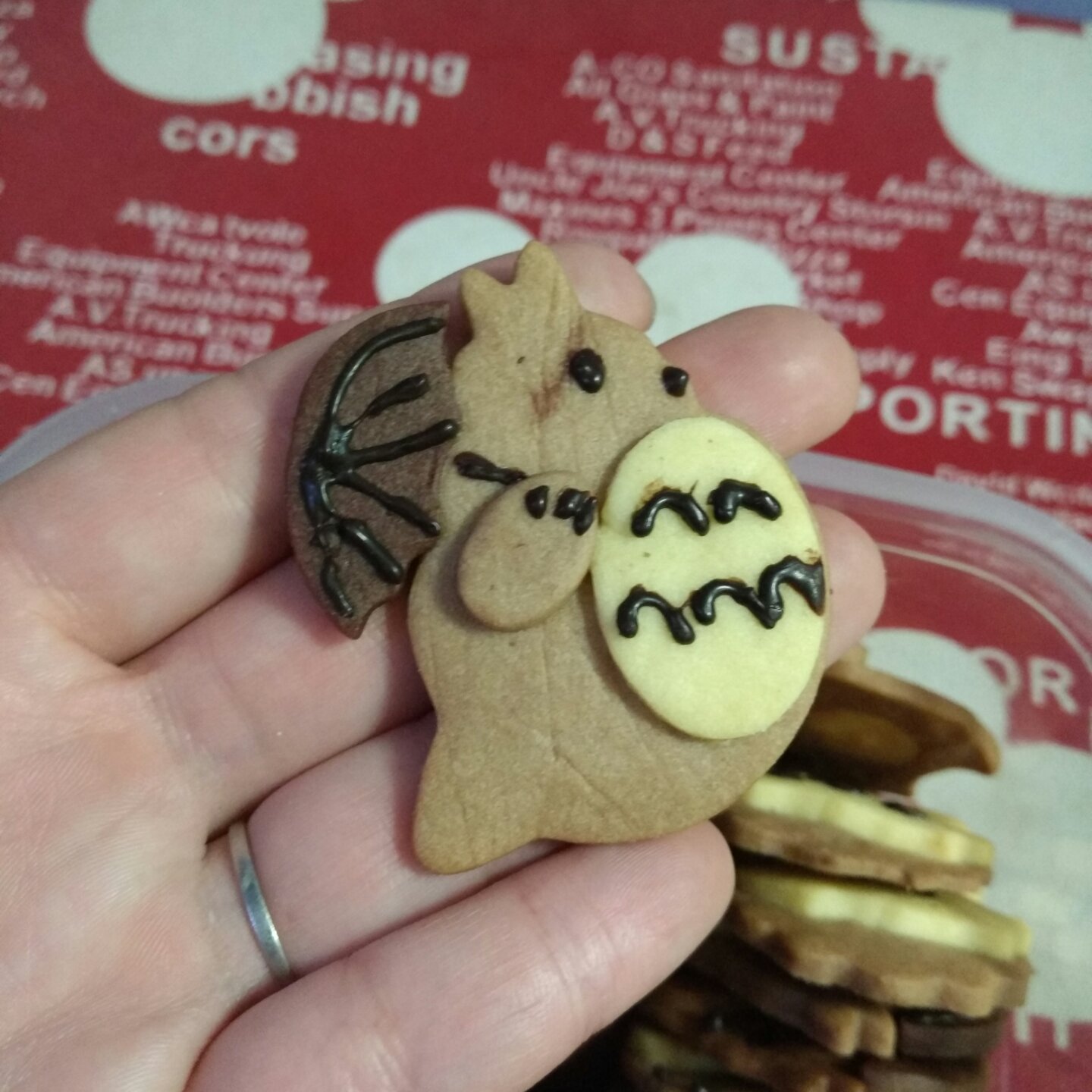 卡通动物立体饼干--打伞的龙猫饼干