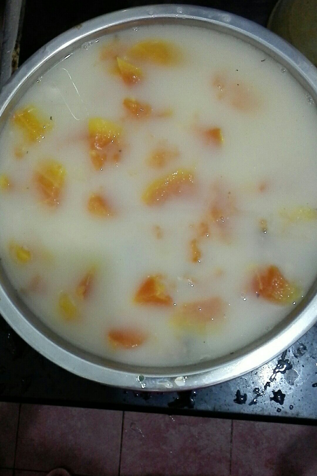 广东煲汤-鲫鱼木瓜汤
