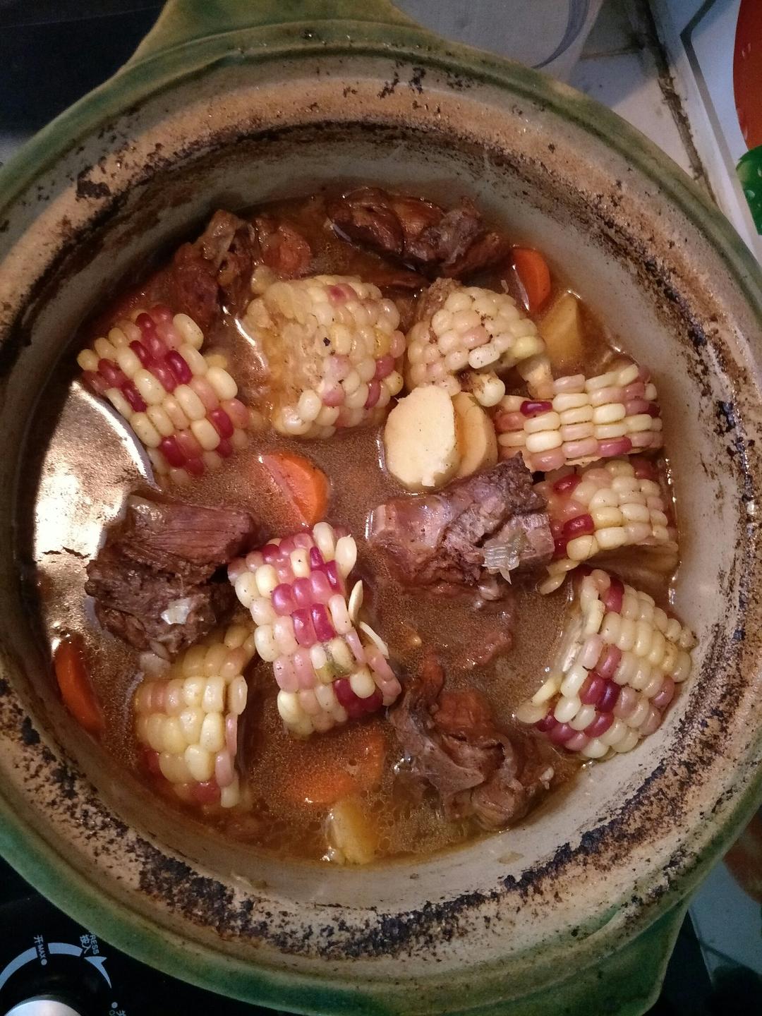胡萝卜玉米排骨汤