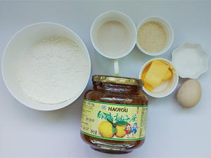 韩国柚子茶食谱-柚子蜂蜜迷你玛芬的做法 步骤1