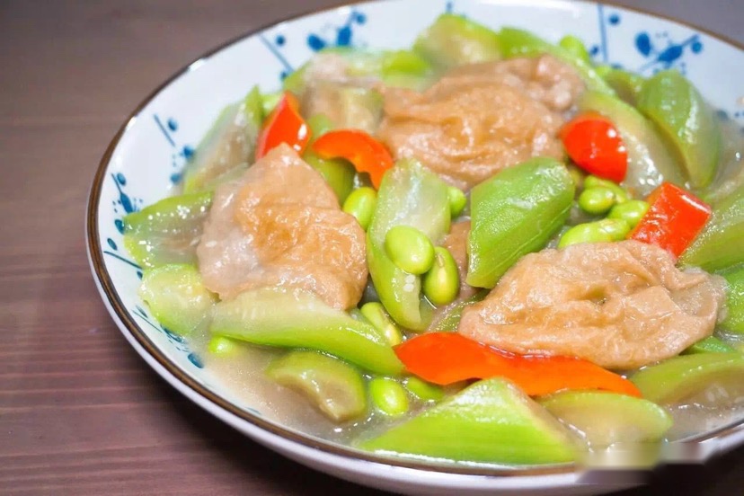 丝瓜毛豆炒油面筋-简单易做又好吃的素菜，快点来！的做法