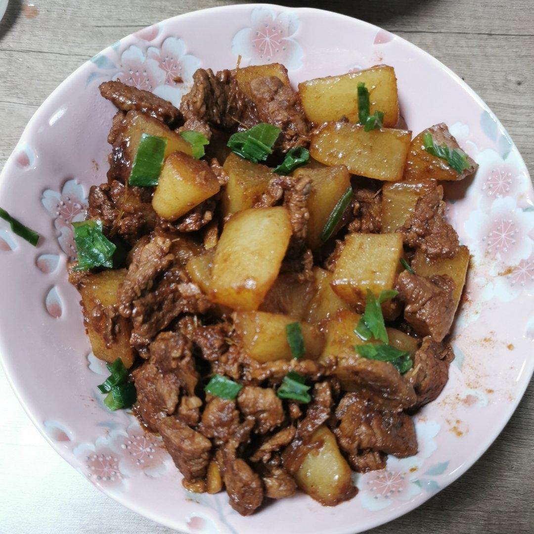 萝卜焖牛腩 （好吃得可以摆摊了）