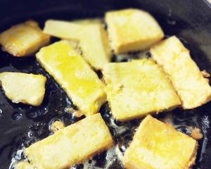 家常豆腐炒茼蒿的做法 步骤2