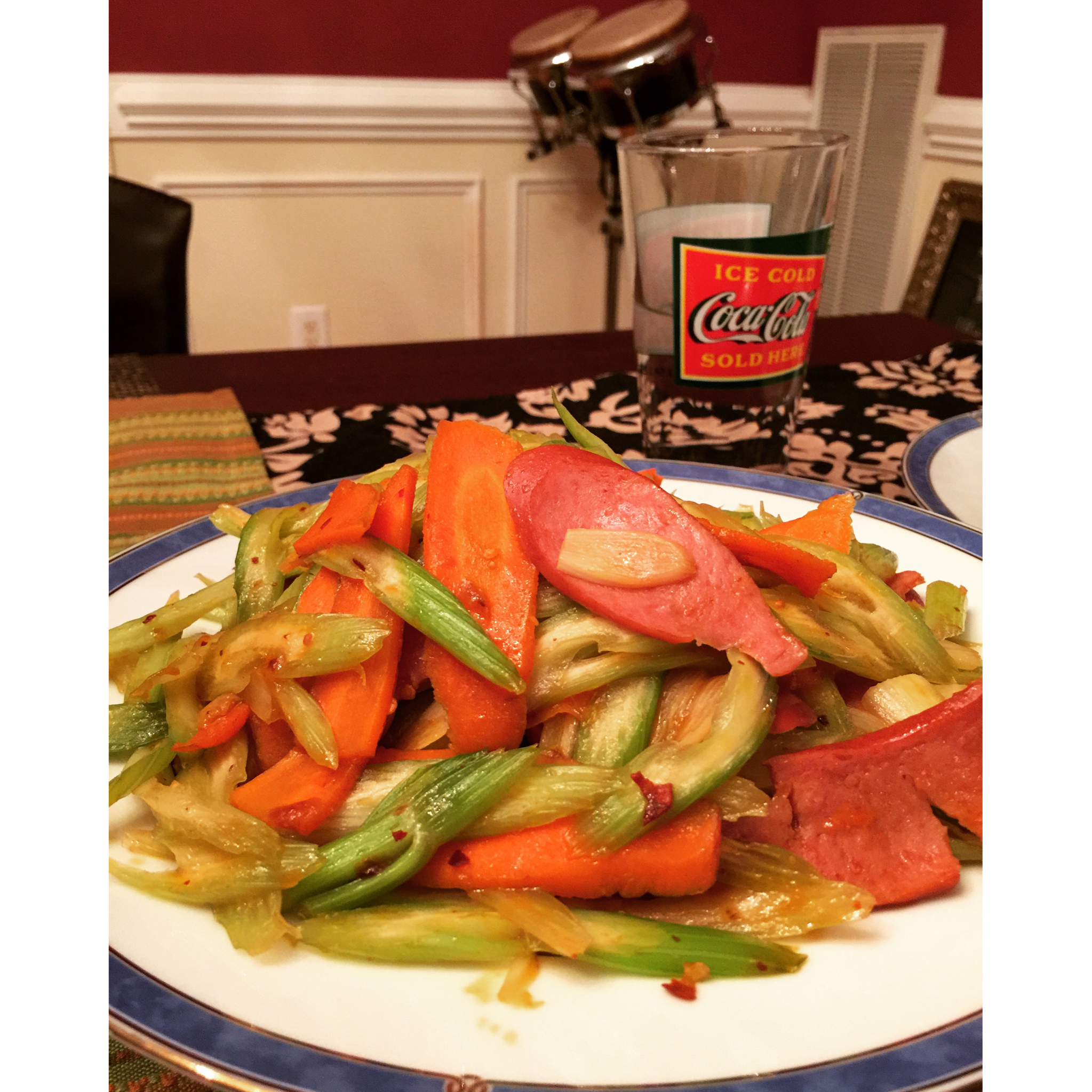 胡萝卜木耳炒芹菜