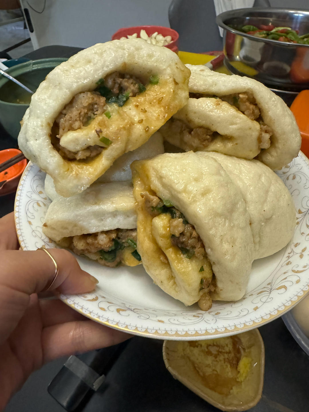 葱香肉花卷
