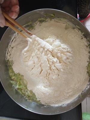 西葫芦蔬菜饼的做法 步骤4