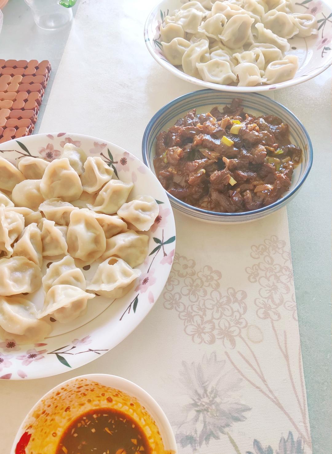 厨师长教你：“葱香牛肉”的家常做法，葱香扑鼻，细嫩可口