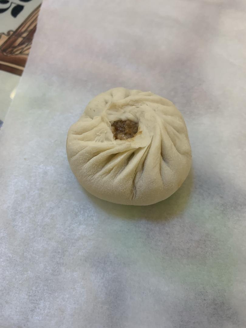 松软多汁的肉包子