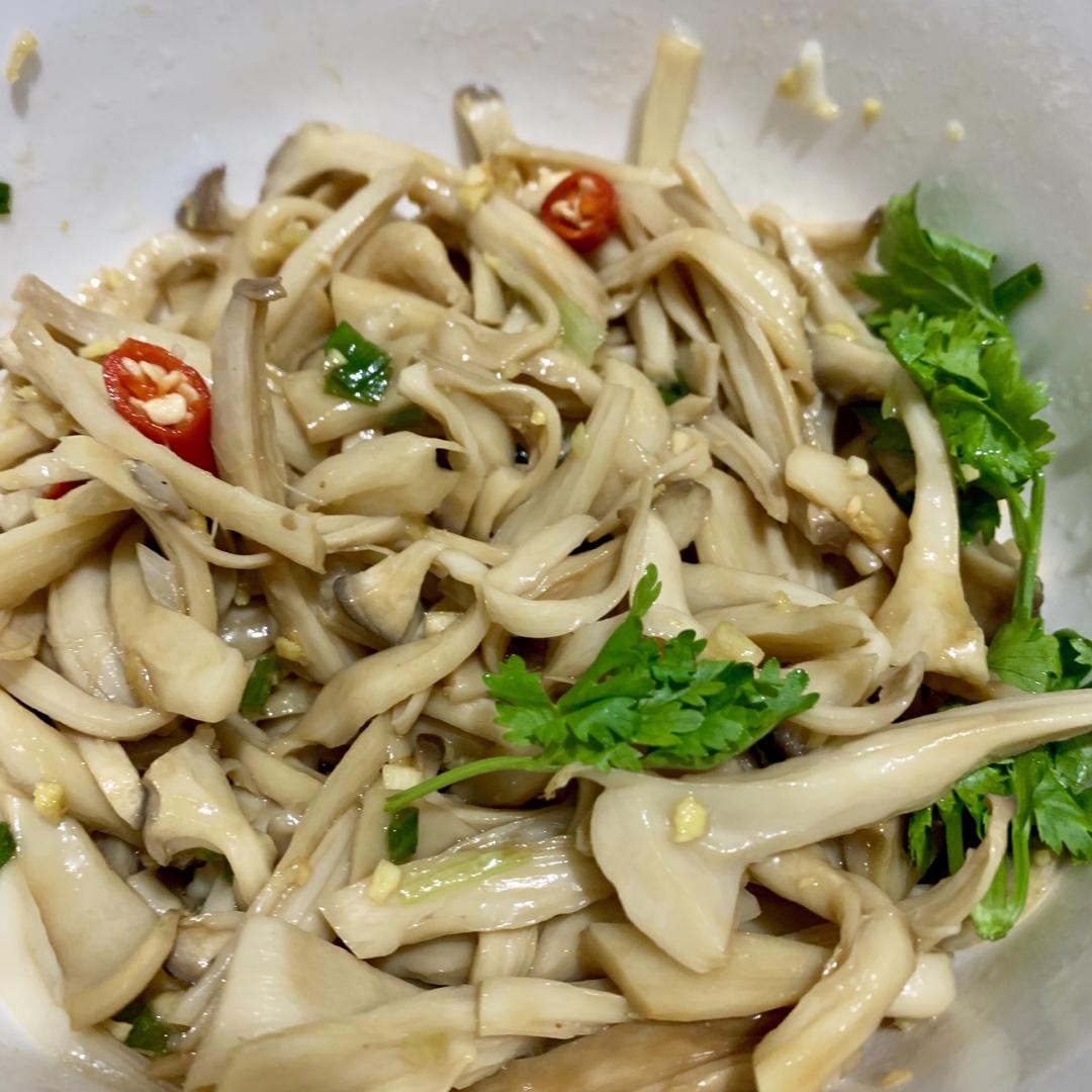 惊艳又开胃：凉拌手撕杏鲍菇（鸡腿菇）
