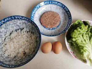 香煎米饭饼牛肉汉堡的做法 步骤1