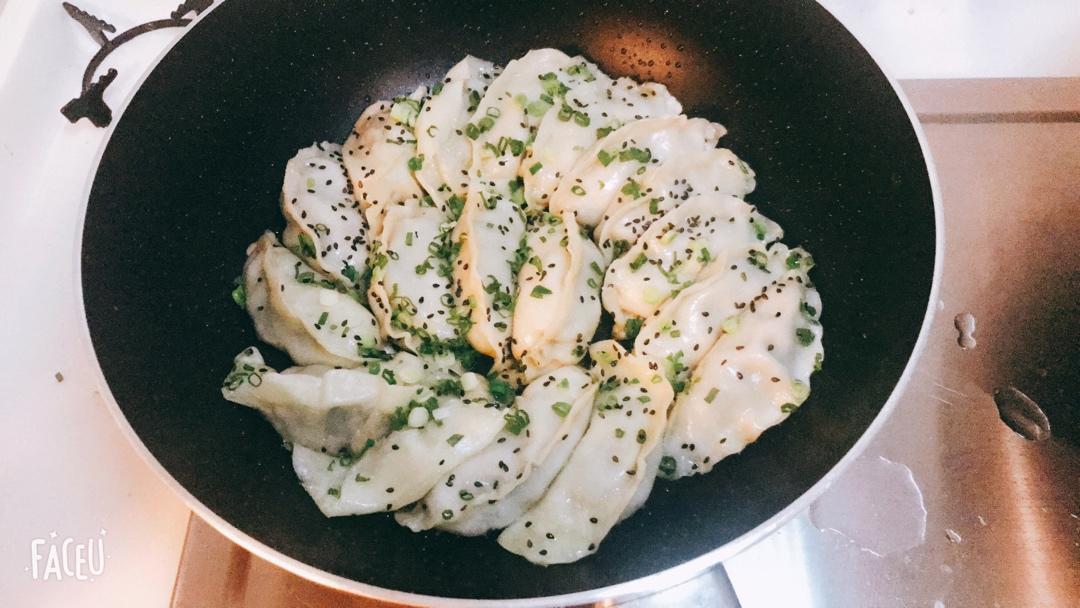 鲜肉锅贴