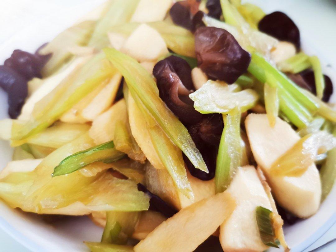 木耳山药炒西芹