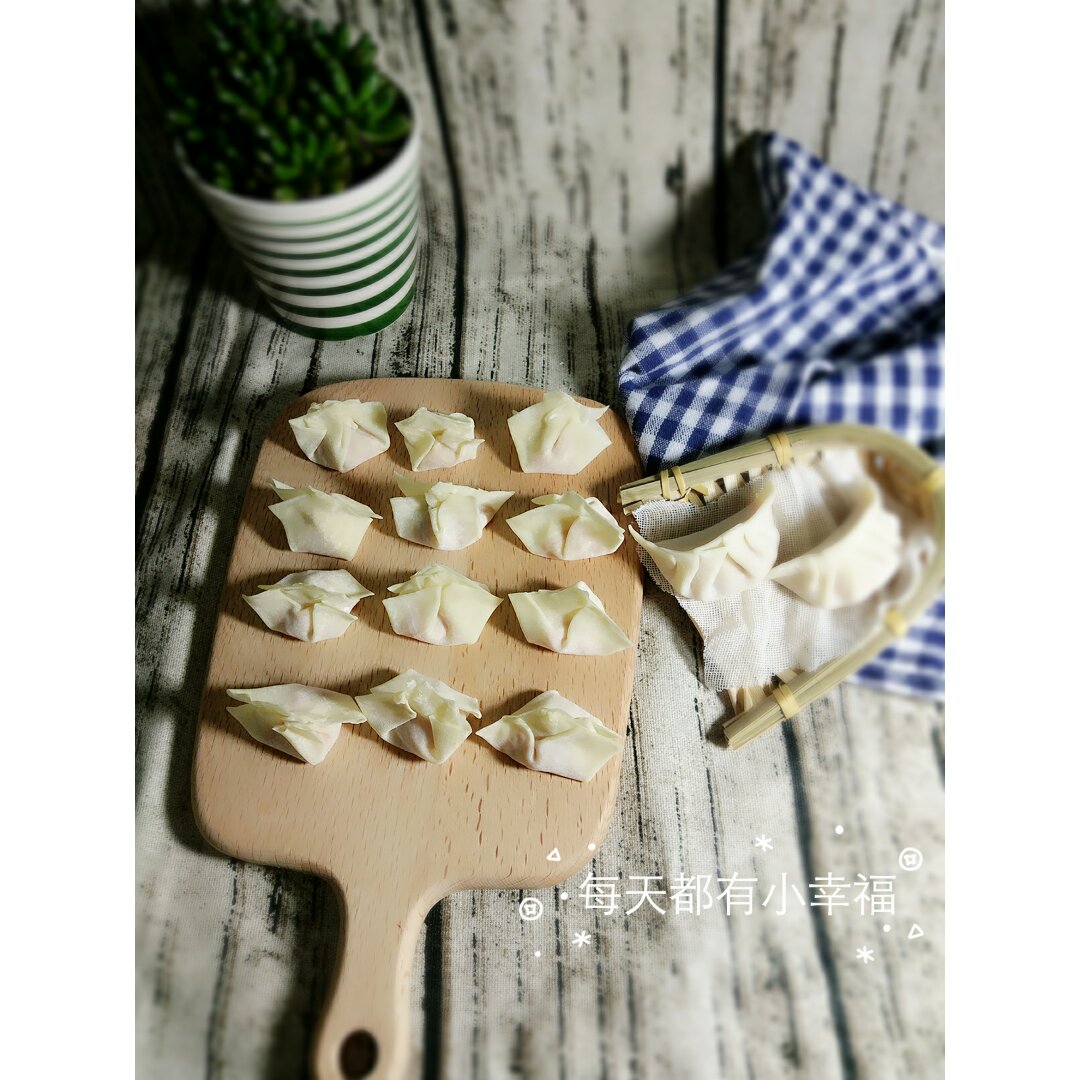 虾仁猪肉胡萝卜馄饨-附剥活虾技巧.几种馄饨包法