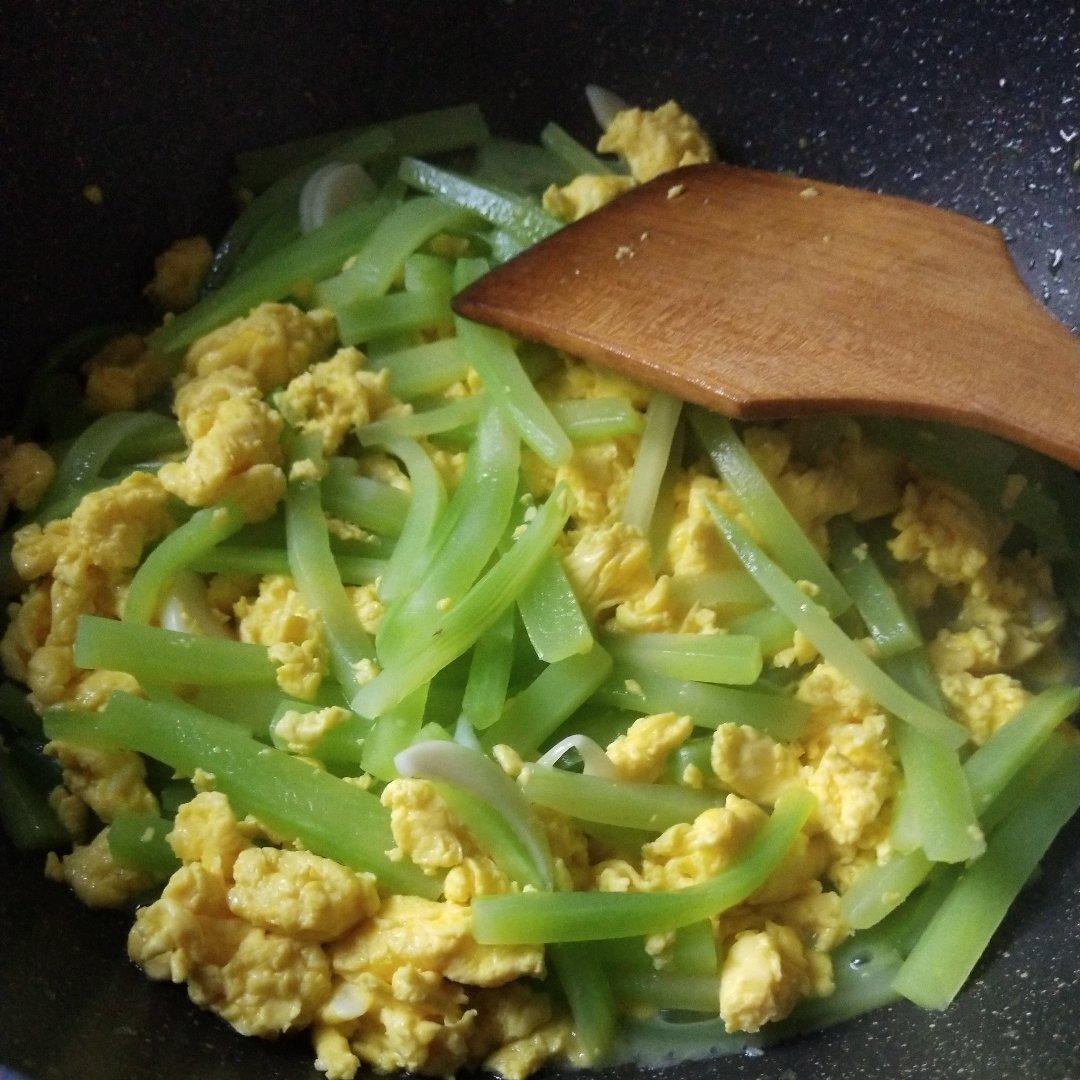 莴笋炒鸡蛋