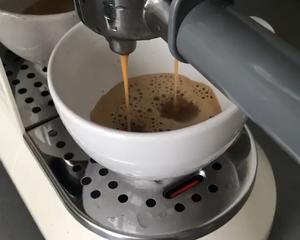 简单易学的拉花意式咖啡的做法 步骤1