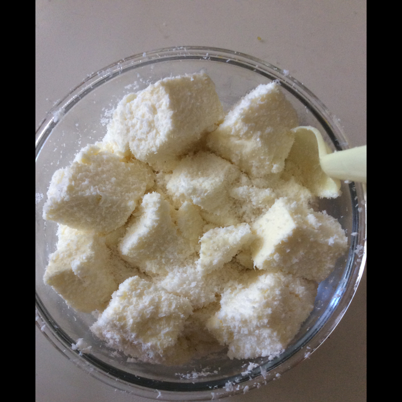 椰丝牛奶小方糕