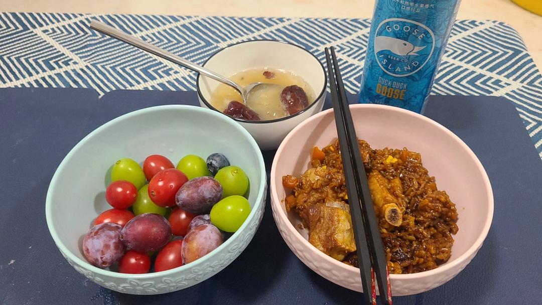 【排骨焖饭】