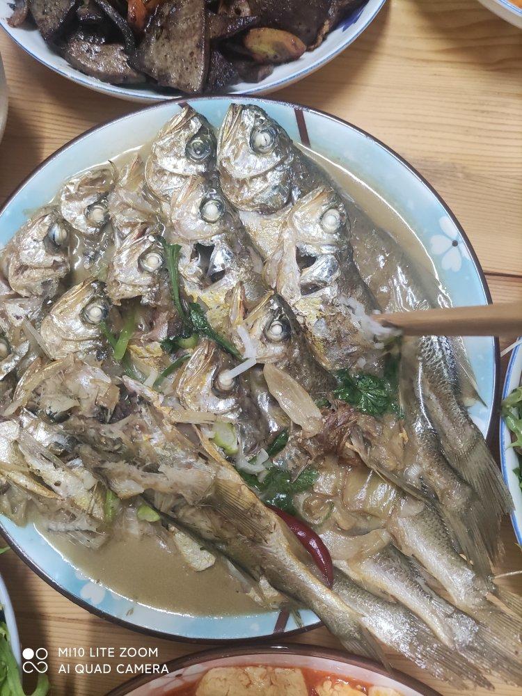 做法最简单味道最鲜美的家常烧炖小黄花鱼