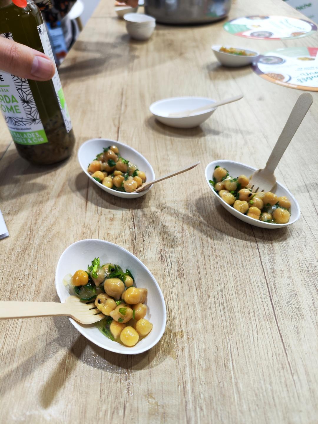 小豆蔻鹰嘴豆色拉 Salade de poichichi avec la sauce cardamome