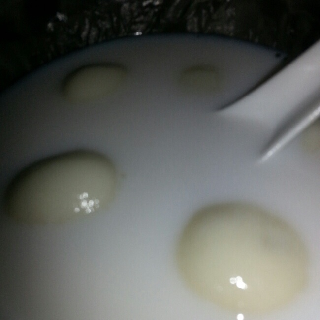 牛奶煮汤圆