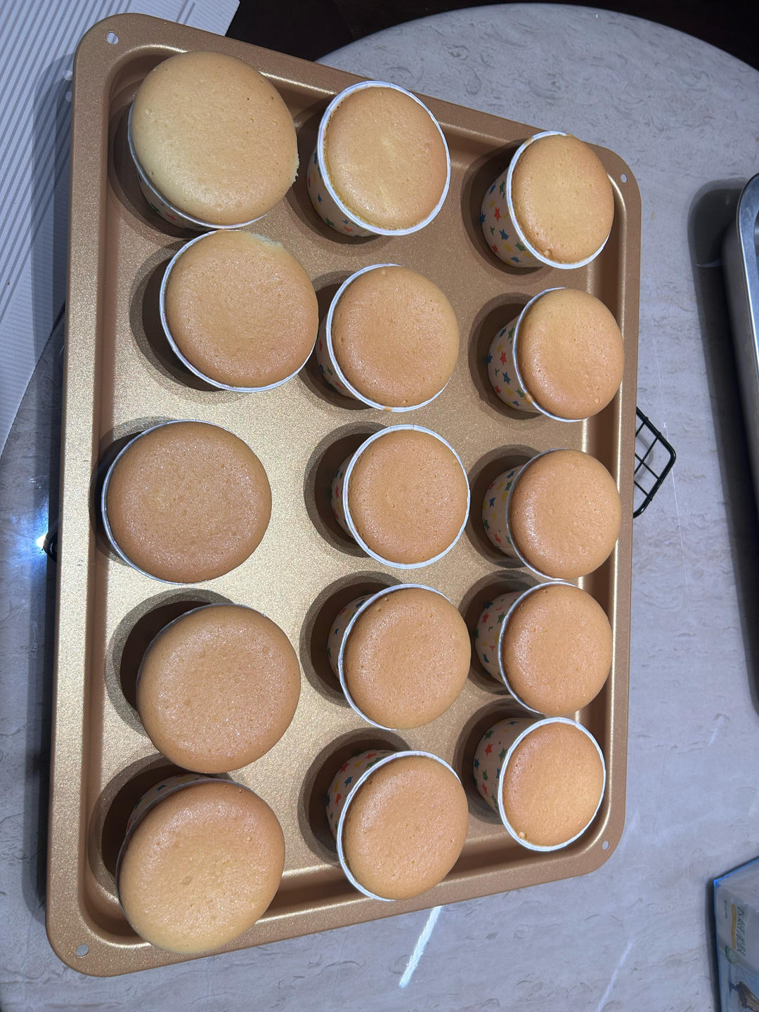 不塌陷不开裂不缩腰杯子蛋糕分享