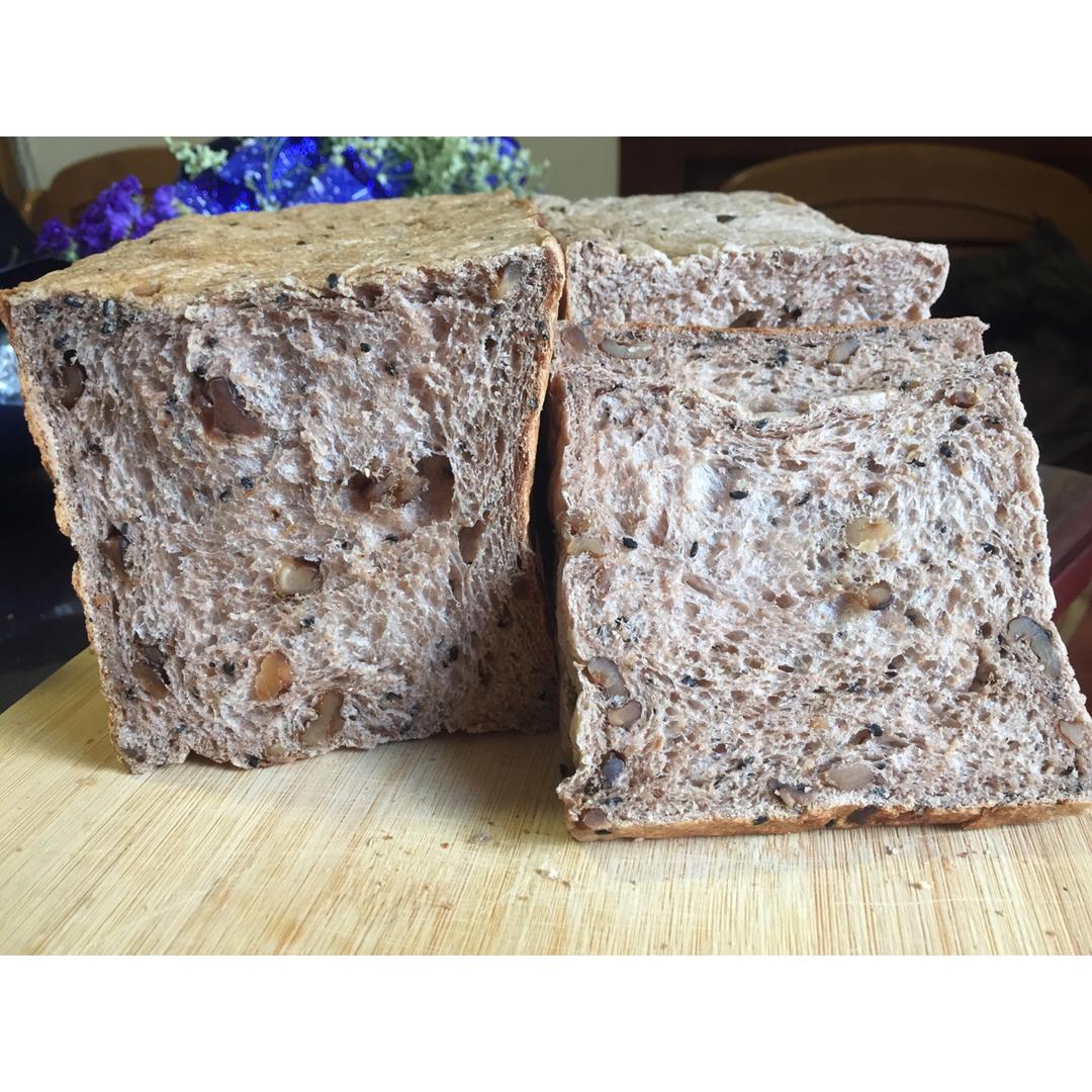 全麦黑芝麻核桃吐司