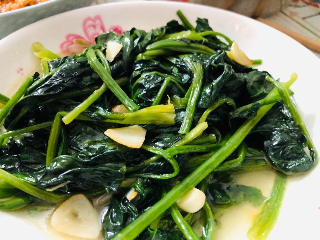 不涩口又嫩的清炒菠菜