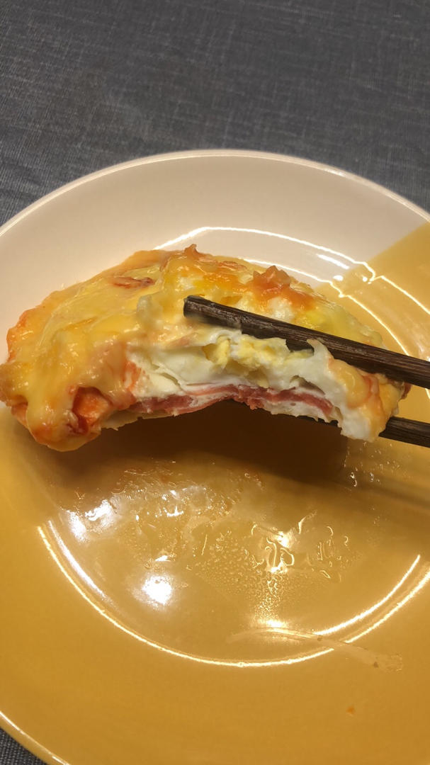 只需摆好材料去微波！惊艳全家的早餐端上桌：香肠奶酪烘蛋