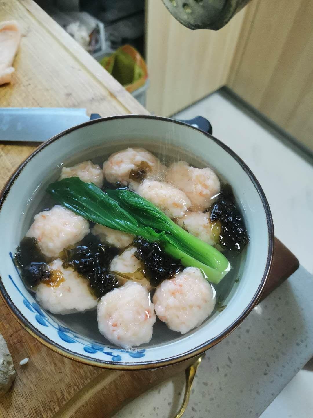 鲜甜Q弹的虾丸汤