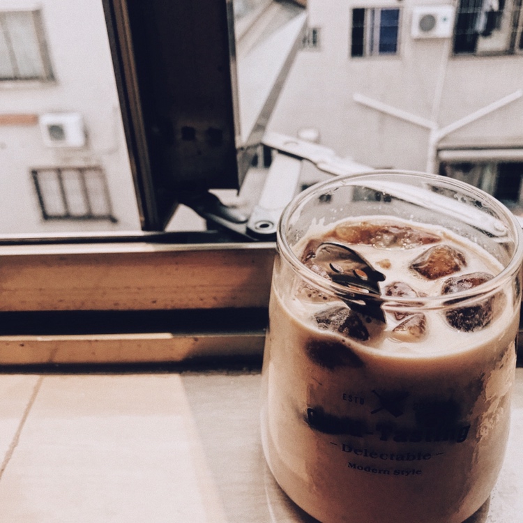 【超简易】完爆咖啡店味道的冰拿铁