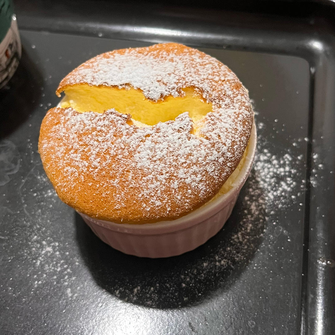 《云朵舒芙蕾》柔软、轻盈、细腻、绵密、一口下去犹如棉花糖，但又像漂浮的云朵配方