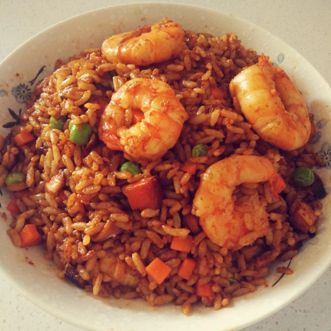 【鲜虾酱油炒饭】