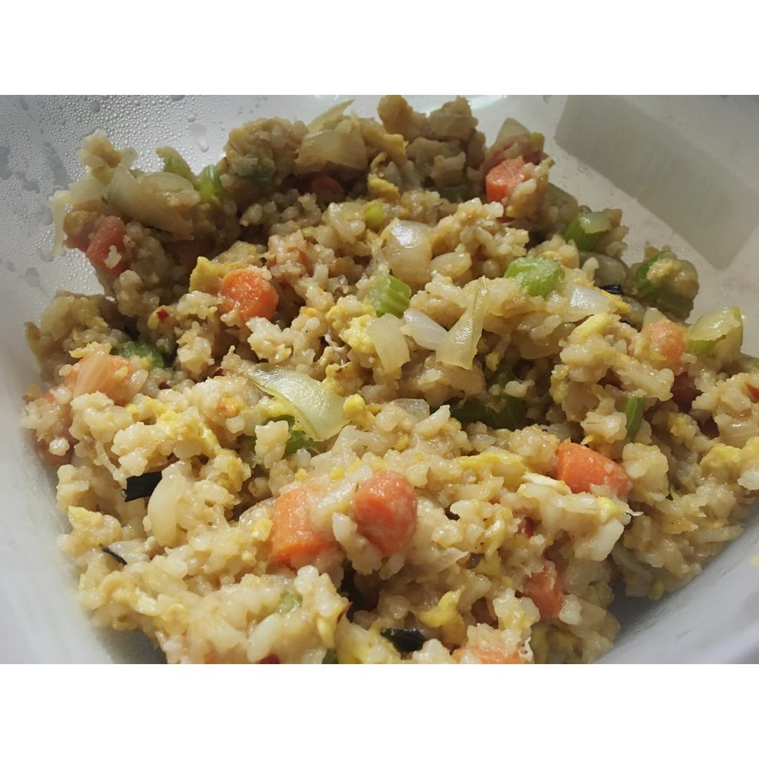洋葱胡萝卜炒饭