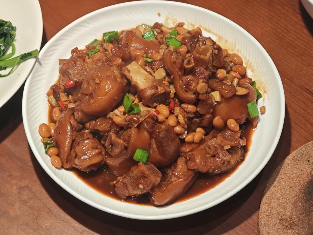 黄豆炖猪脚