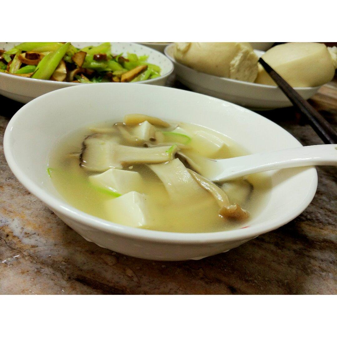 冬日暖汤——菌菇汤