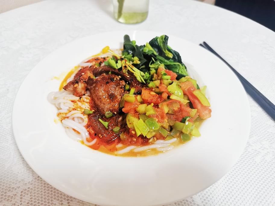 烧肉米线的做法