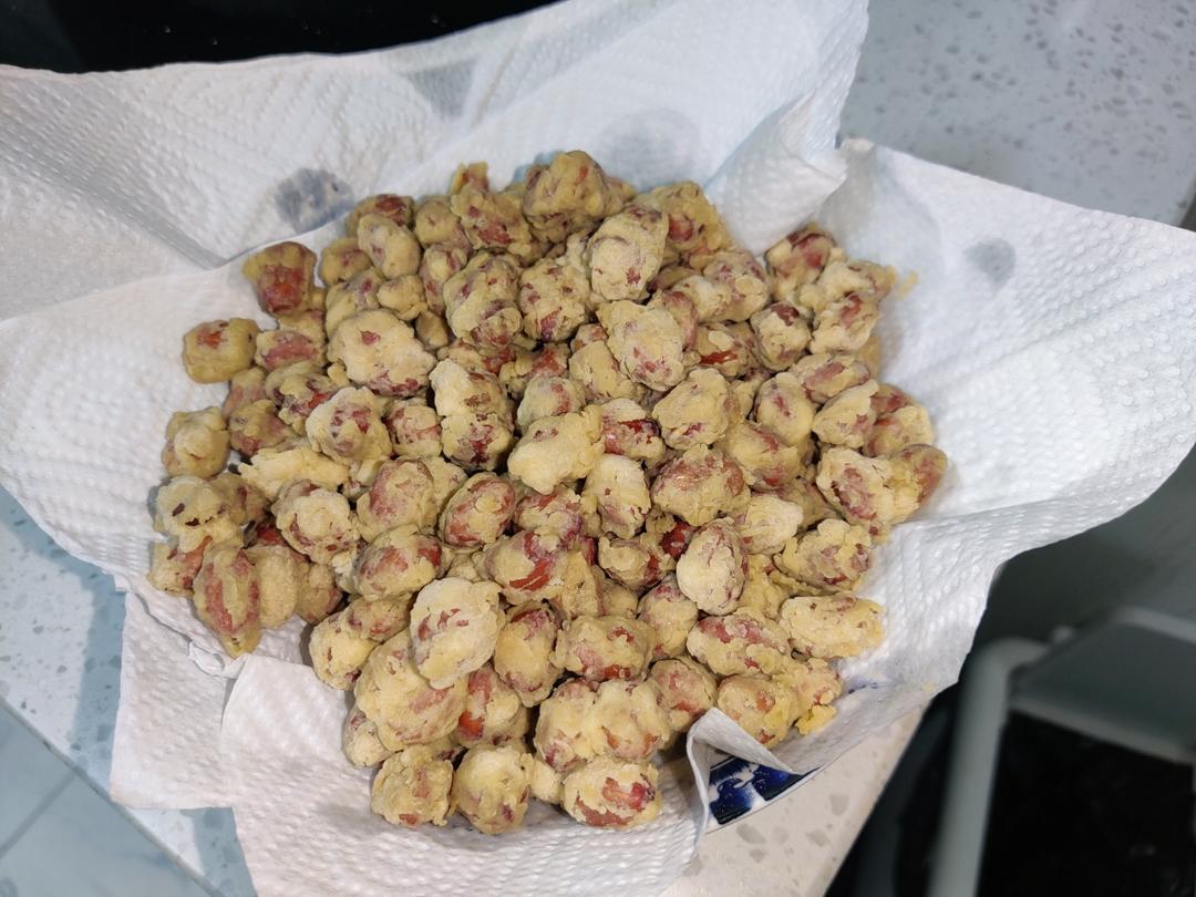 【创意小厨娘】四川特色小吃——酥皮花生，酥脆可口，满嘴留香，简单易学而且还好吃。