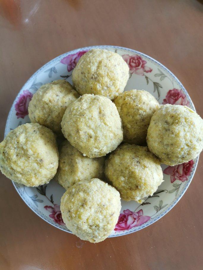 玉米面菜团子