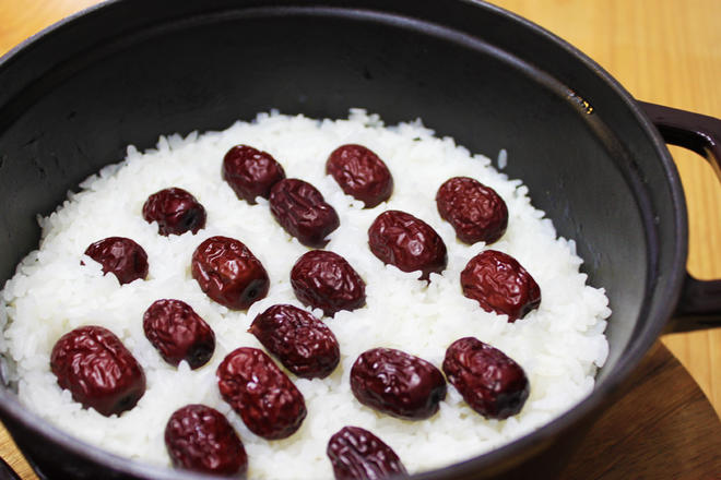 铸铁锅菜谱--大枣焖米饭的做法