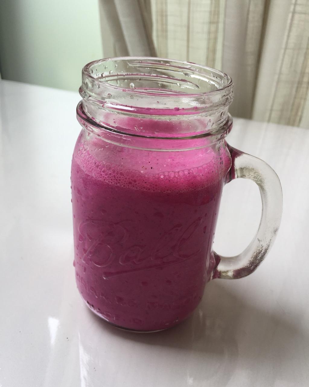 min桃花朵朵开做的红心火龙果香蕉奶昔