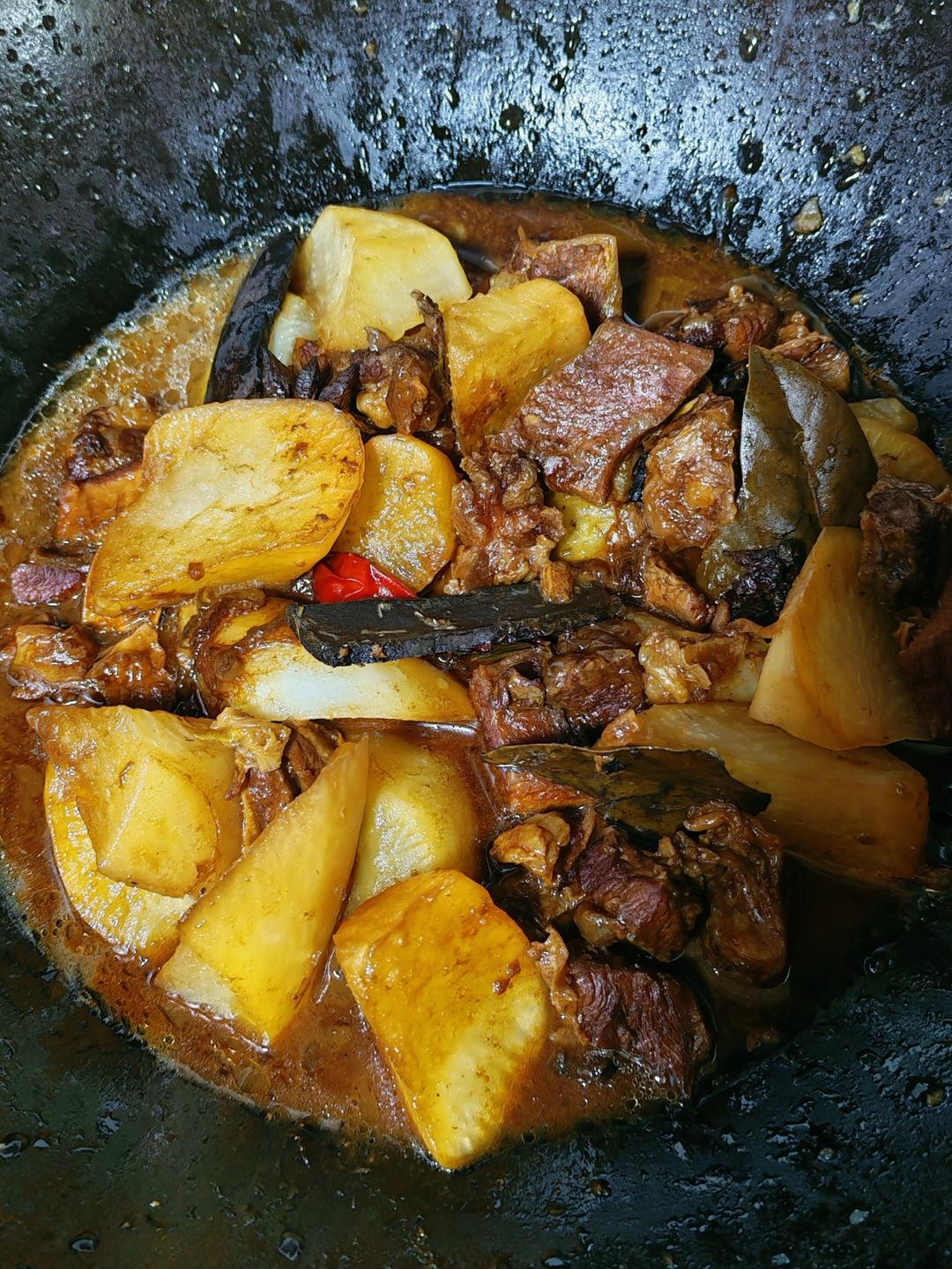 入口即化的广式萝卜牛腩煲