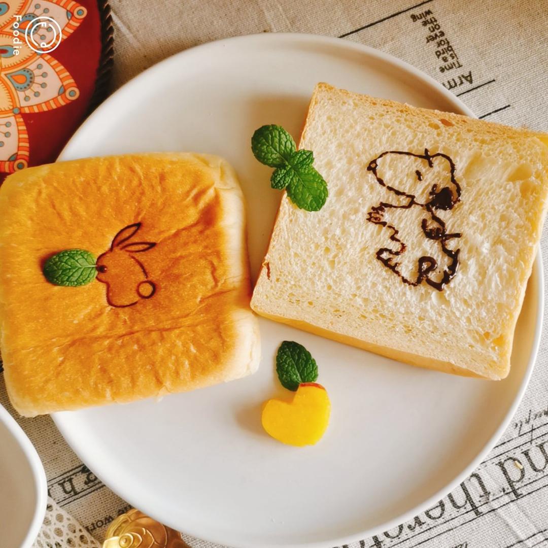 nana烘焙做的花样早餐史努比吐司片